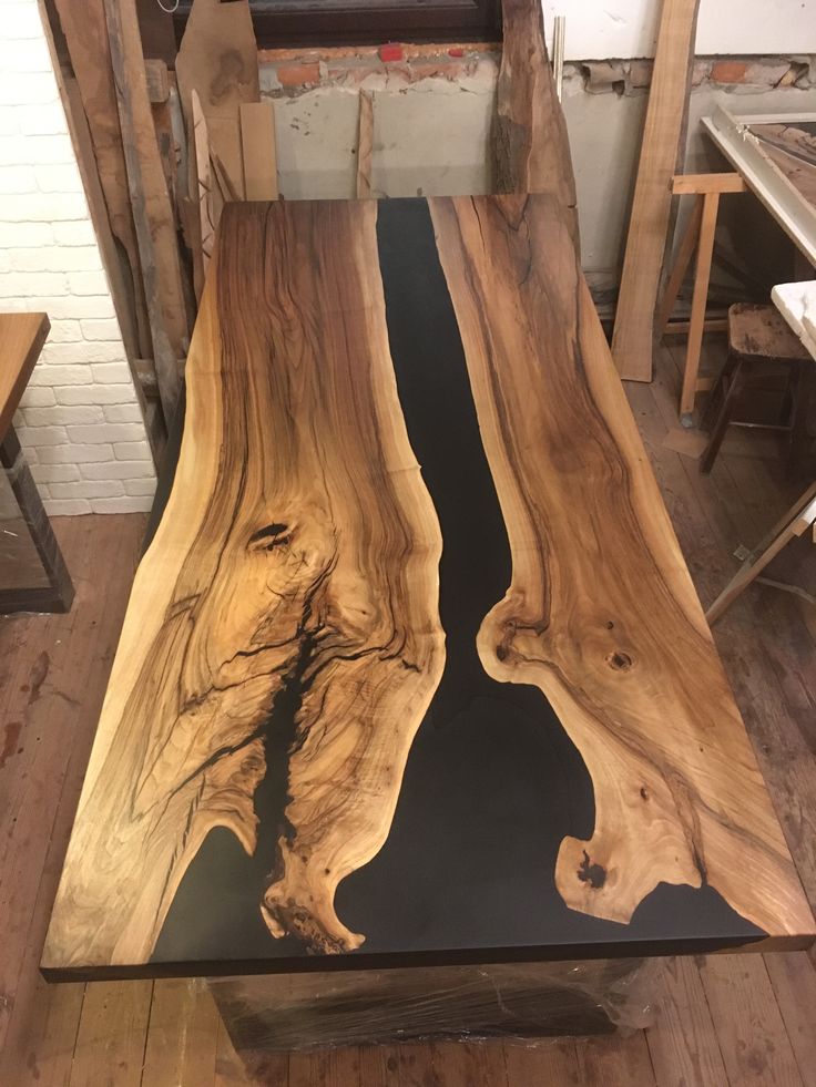Daineg Table